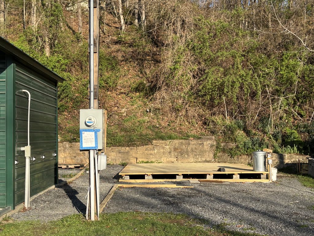 Hilltop Sunrise - Single RV Site with Electric, Water, and Sewer hookups - Oak Hill, West Virginia - glamping.directory