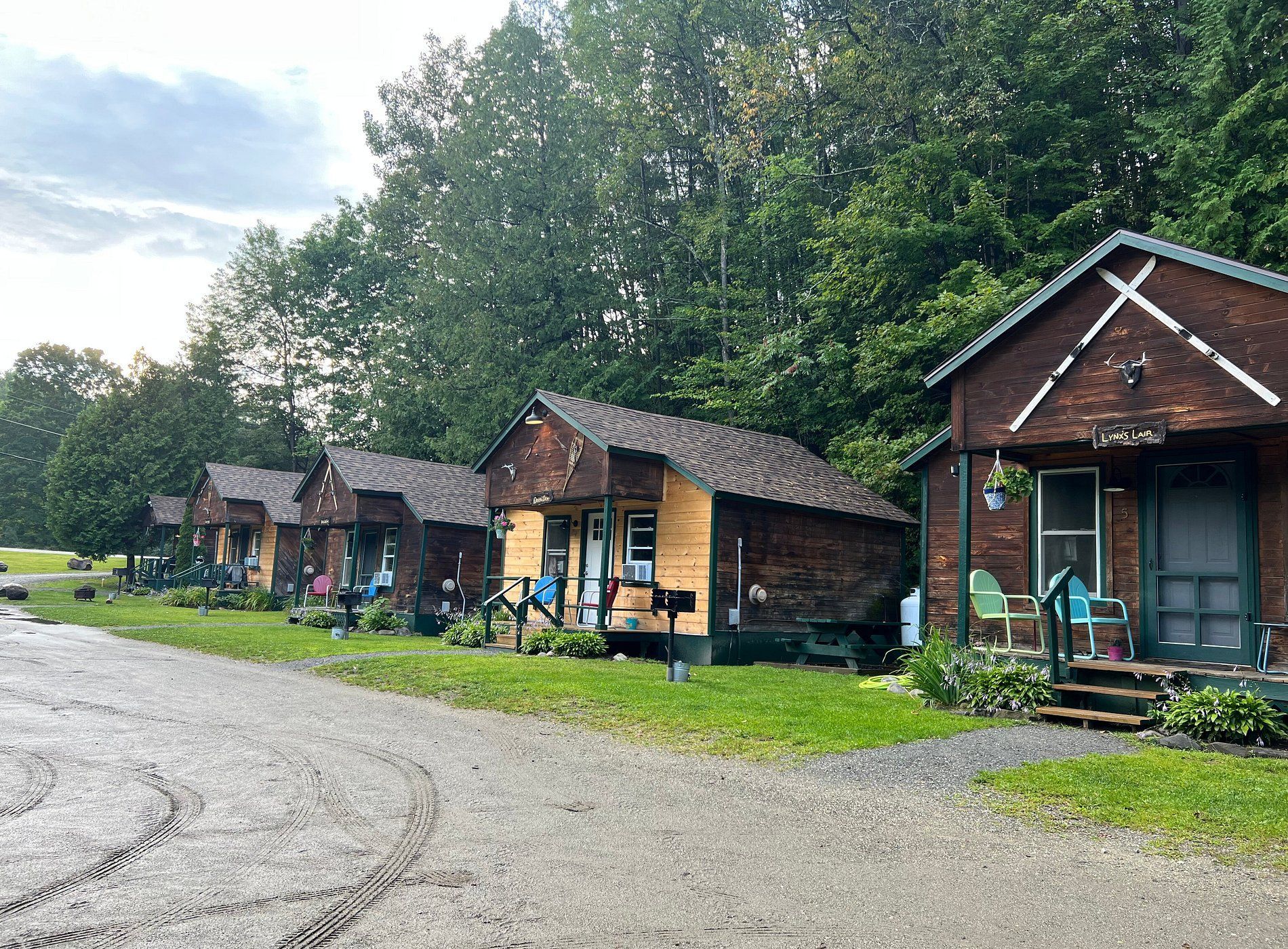 Pine Crest Motel & Cabins - Barton, Vermont - glamping.directory