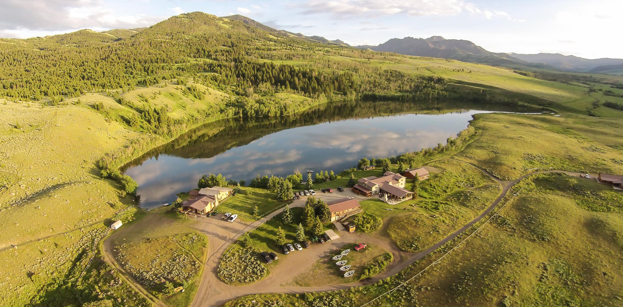 Hubbard's Yellowstone Lodge - Emigrant, Montana - glamping.directory