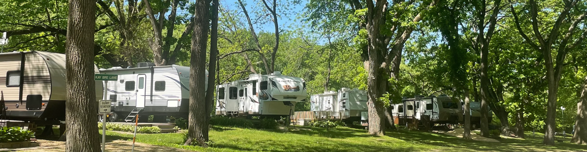 Blackhawk Valley Resort - Rockford, Illinois - glamping.directory