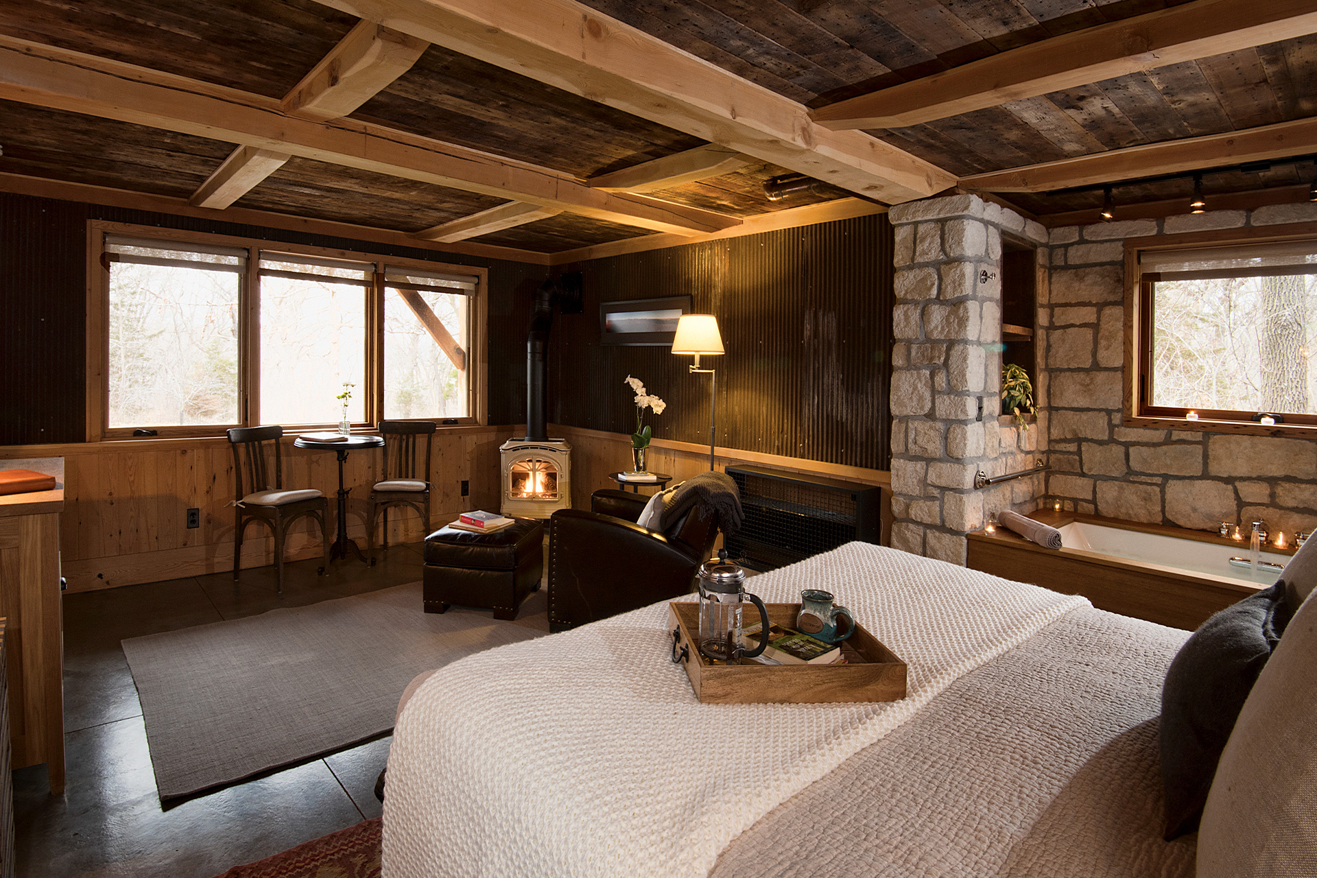 RetreatHouse at Prairiewood - Manhattan, Kansas - glamping.directory