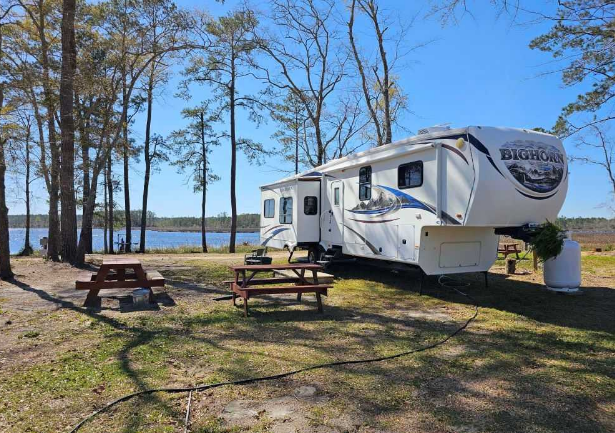 Dixon Landing RV Resort - Grantsboro, North Carolina - glamping.directory