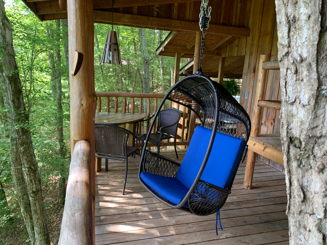 Hot Springs Treehouse Cabins - Hot Springs, North Carolina - glamping.directory