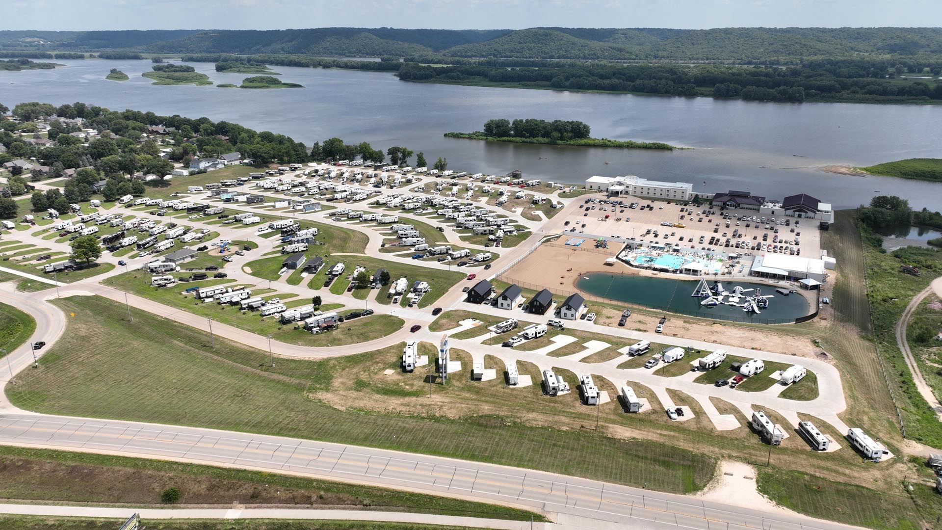 Off Shore Resort & Campground - Bellevue, Iowa - glamping.directory