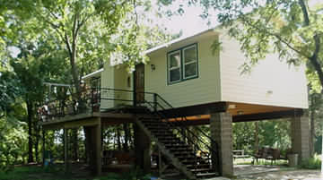 The Treehouse Vacation Cabin - Smithville, Texas - glamping.directory