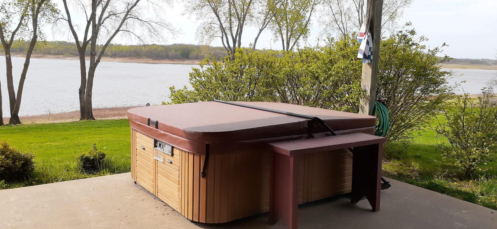 Red Rock Lodging - Knoxville, Iowa - glamping.directory