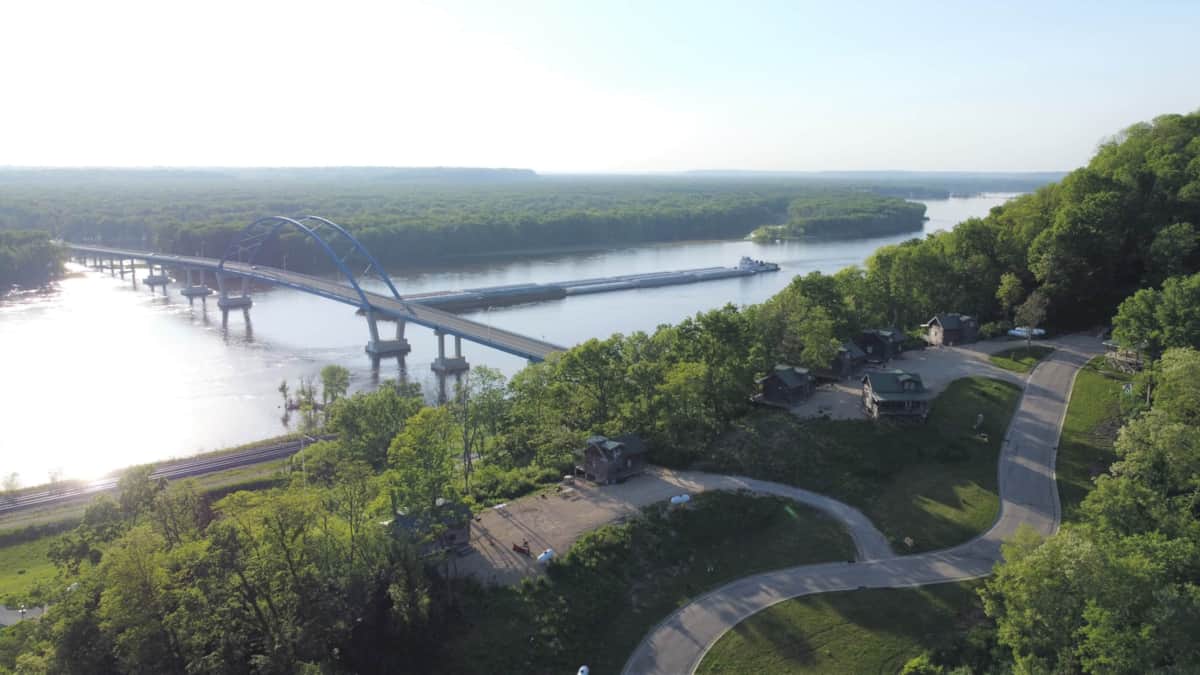 Rustic River Cabins Savanna Illinois - Savanna, Illinois - glamping.directory