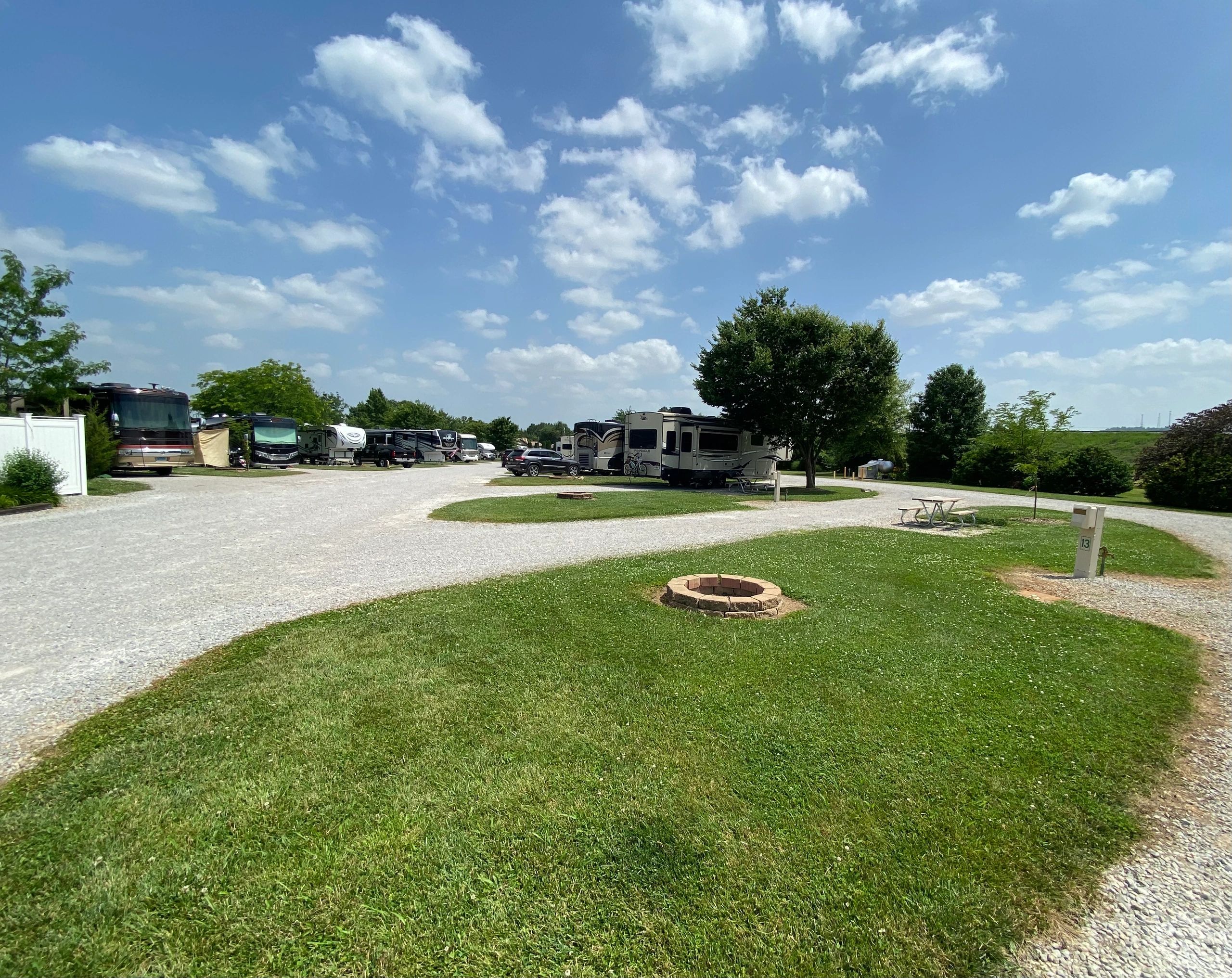 Cave Country RV Campground - Cave City, Kentucky - glamping.directory