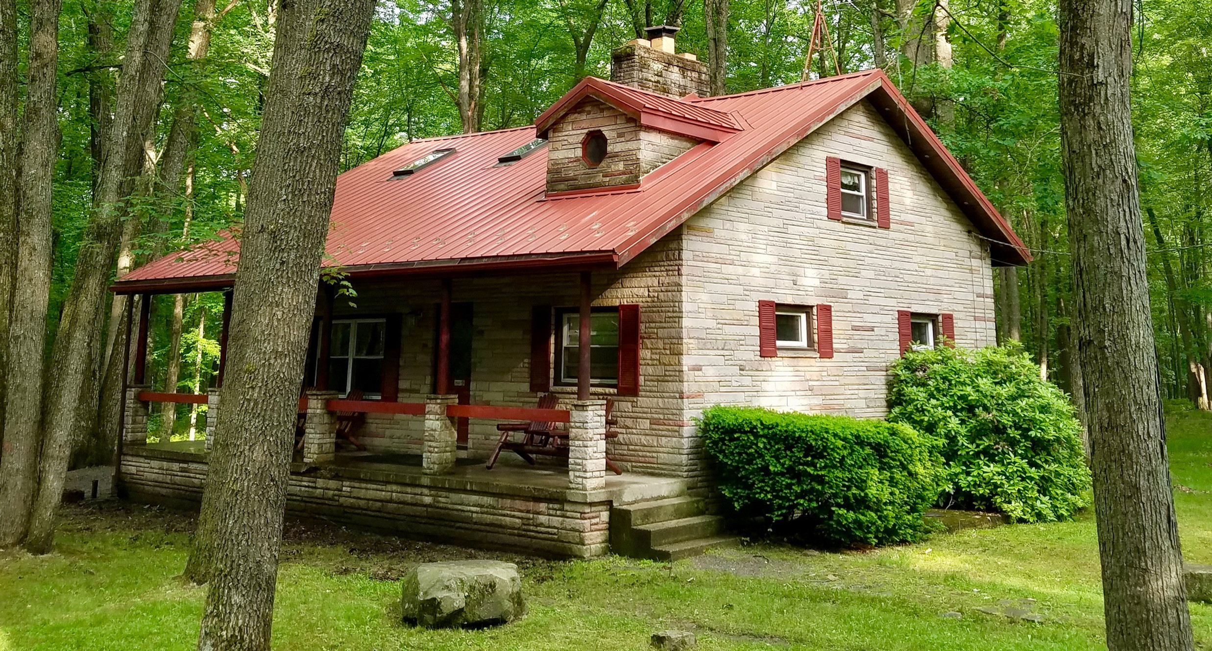 Stone Crest Cabins - Cooksburg, Pennsylvania - glamping.directory