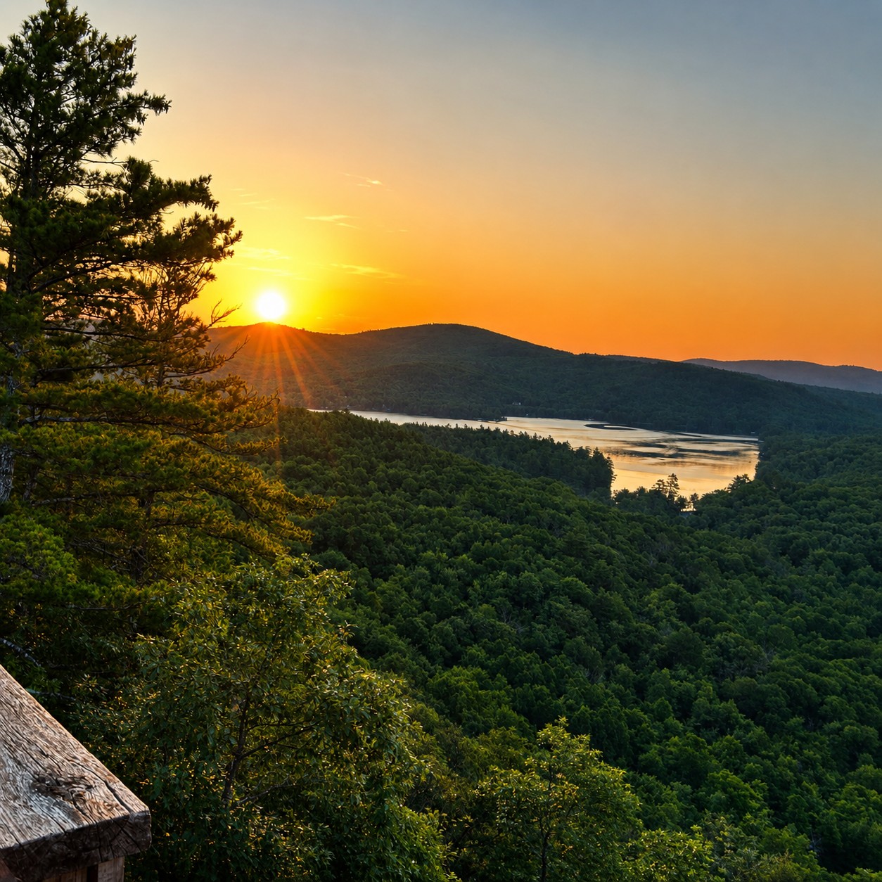 In The Trees - Maine Treehouse Rentals & Mountain Disc Golf - Stoneham, Maine - glamping.directory