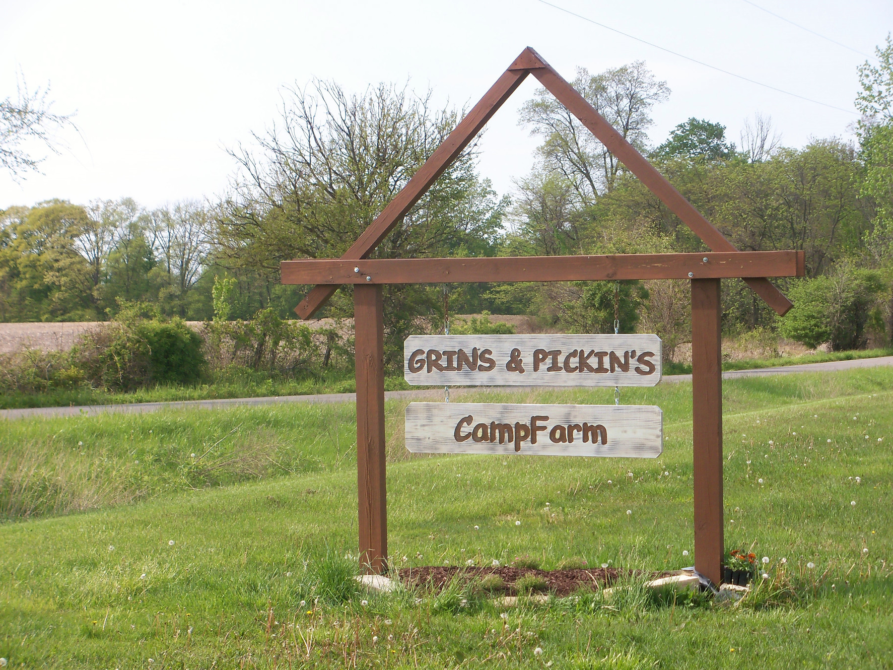 Grins & Pickin's CampFarm LLC - Marengo, Ohio - glamping.directory