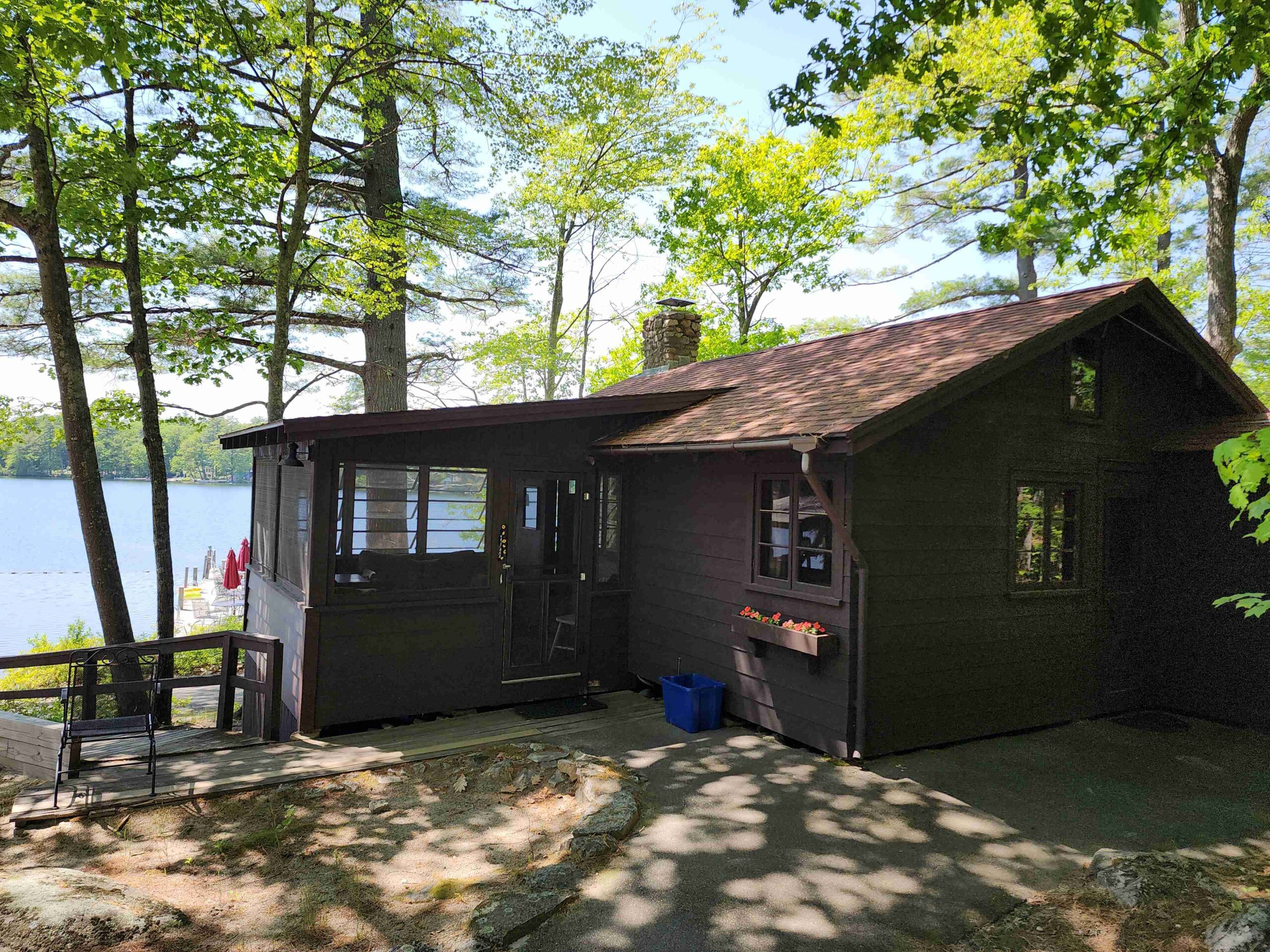 Sunset Lodges - Mirror Lake, New Hampshire - glamping.directory