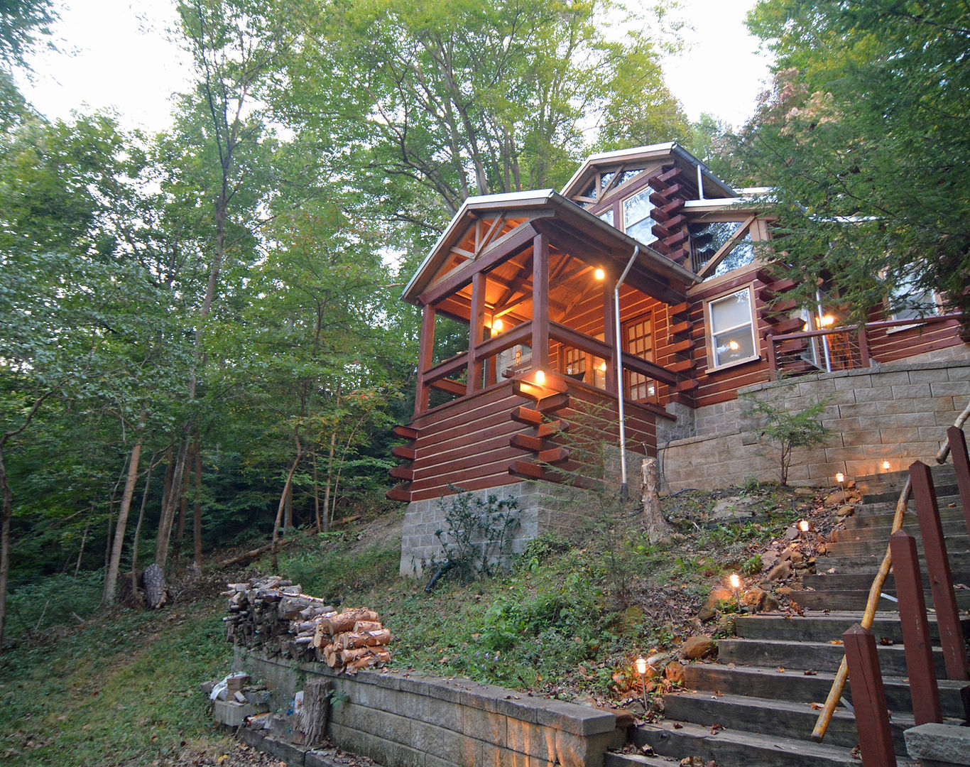 The Big Pine Tree House - Rockbridge, Ohio - glamping.directory