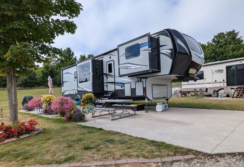 Frankfort Crystal Lake RV Resort - Frankfort, Michigan - glamping.directory