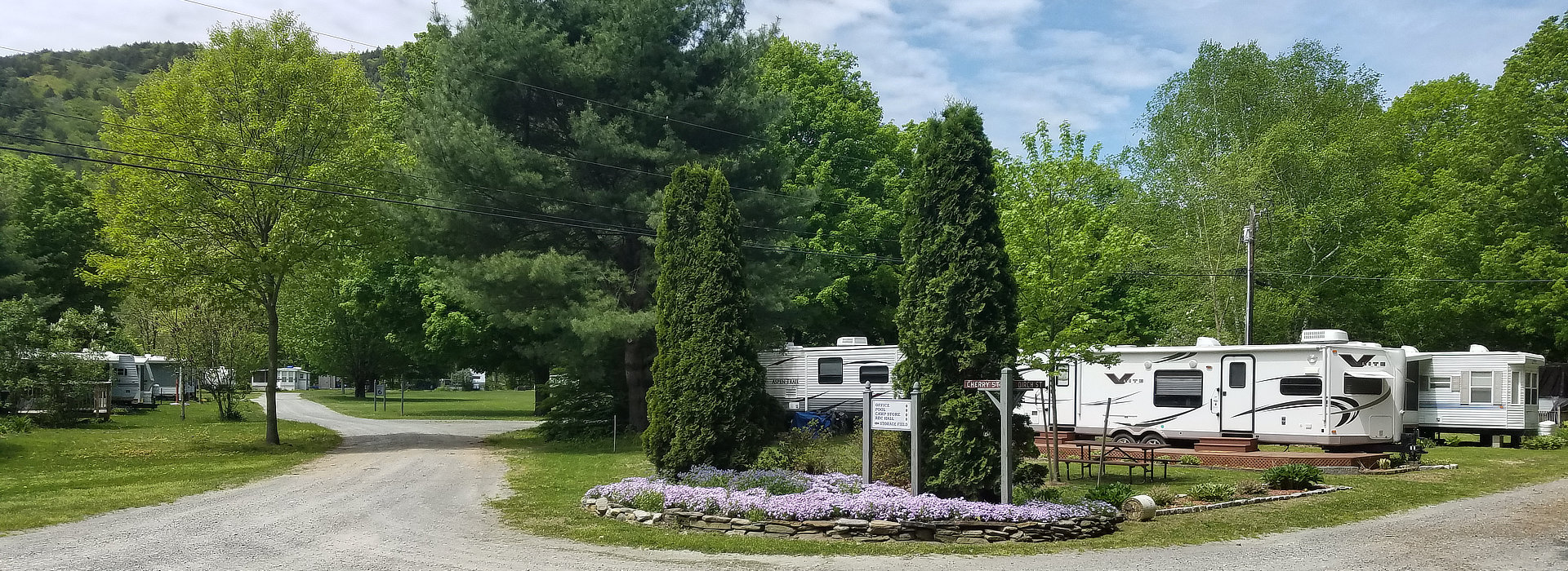 West River Camperama - Townshend, Vermont - glamping.directory