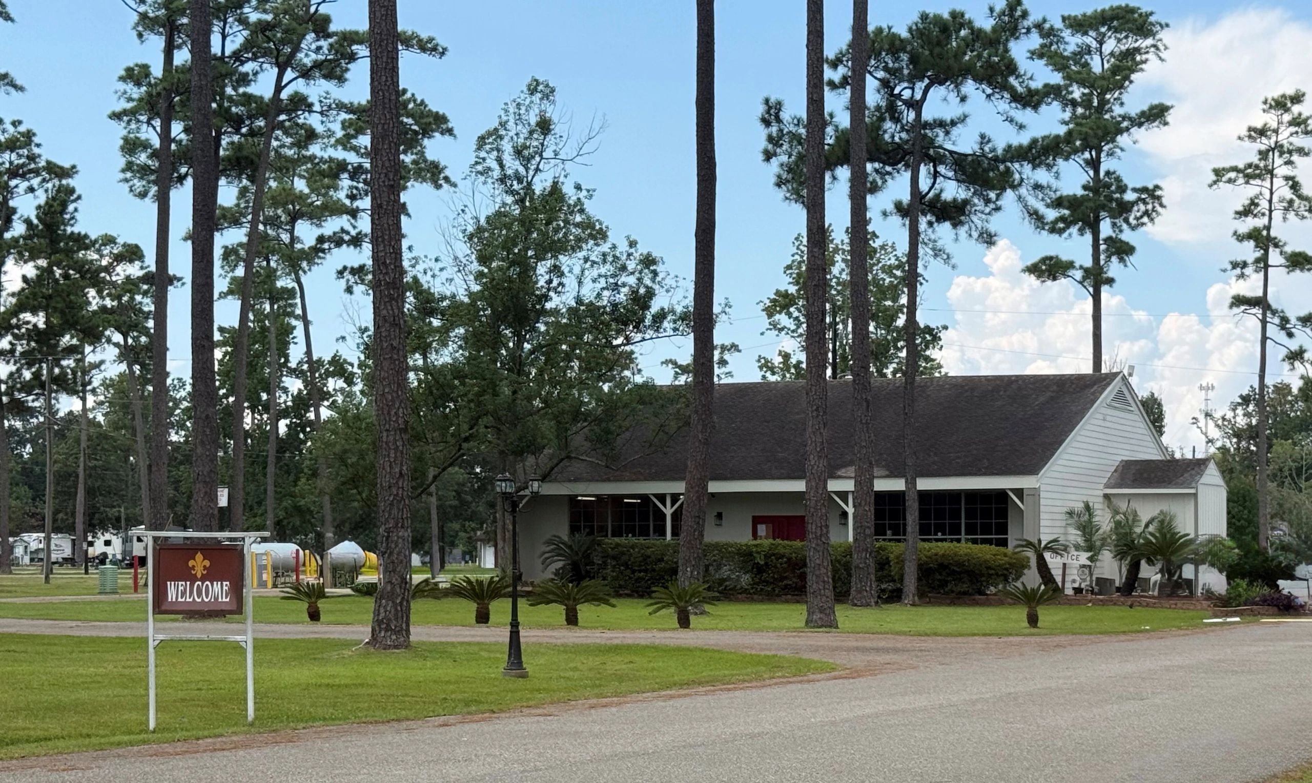 Pine Crest RV Park - Slidell, Louisiana - glamping.directory
