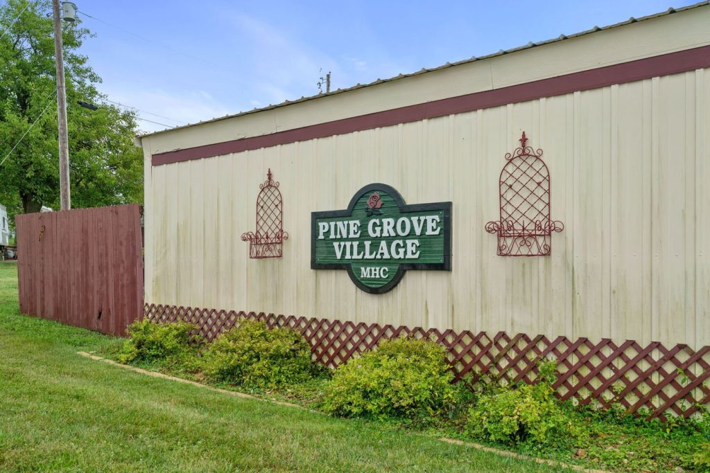 Pine Grove Homes & RV Community - Columbia, Missouri - glamping.directory