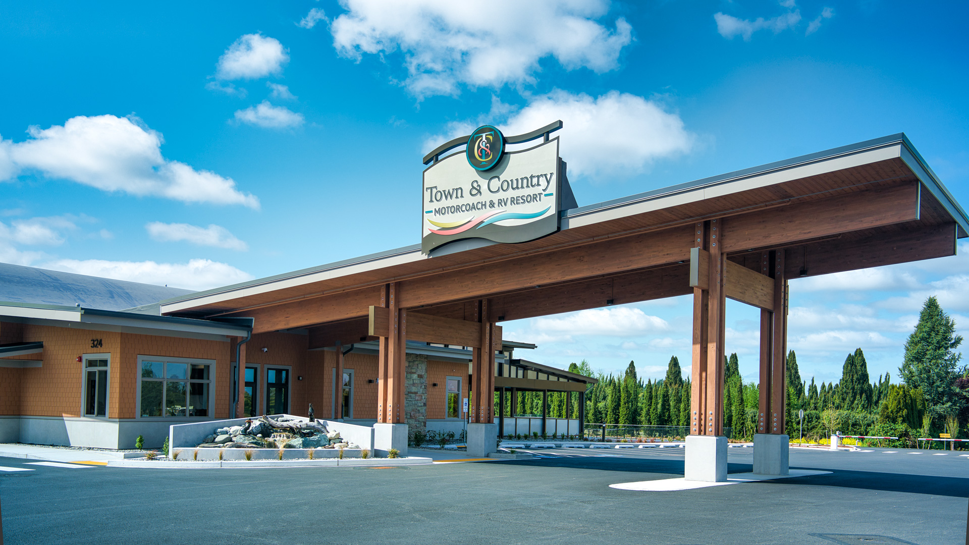 Town and Country Motorcoach and RV Resort - Mount Vernon, Washington - glamping.directory