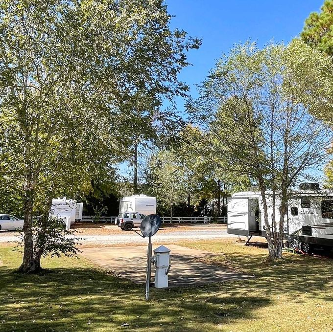 Eagle's Nest RV Park - Buchanan, Tennessee - glamping.directory