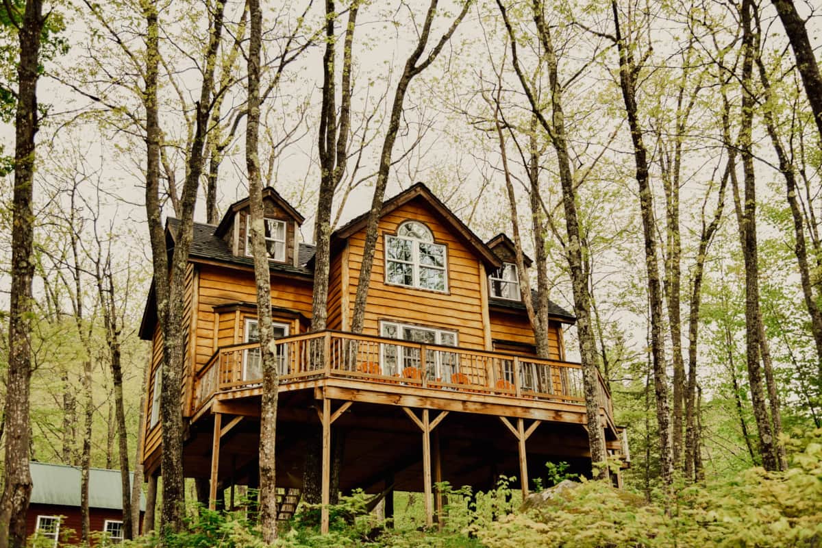 Treehouse in Maine woods- The Grand Oak - Stoneham, Maine - glamping.directory