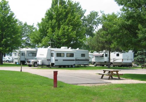 Fondulac Park Carl Spindler Campground - East Peoria, Illinois - glamping.directory