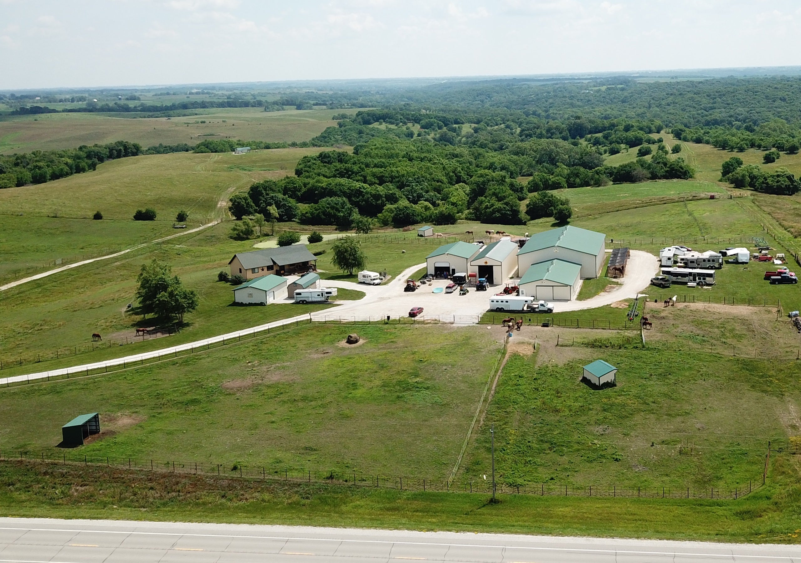 Singing Mesa Ranch - Lucas, Iowa - glamping.directory