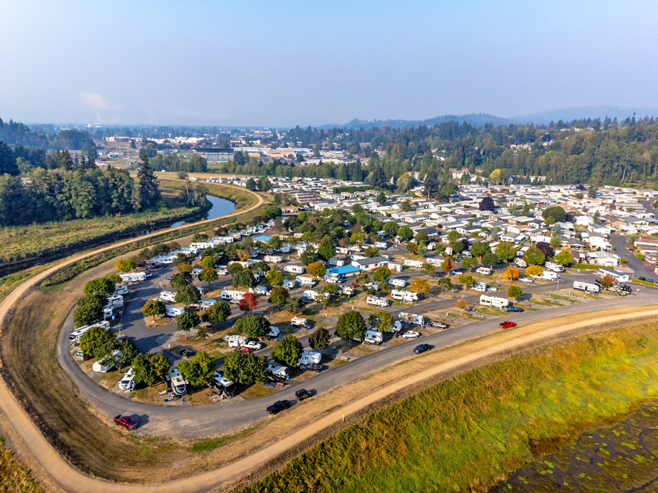 Brookhollow RV Park - Kelso, Washington - glamping.directory