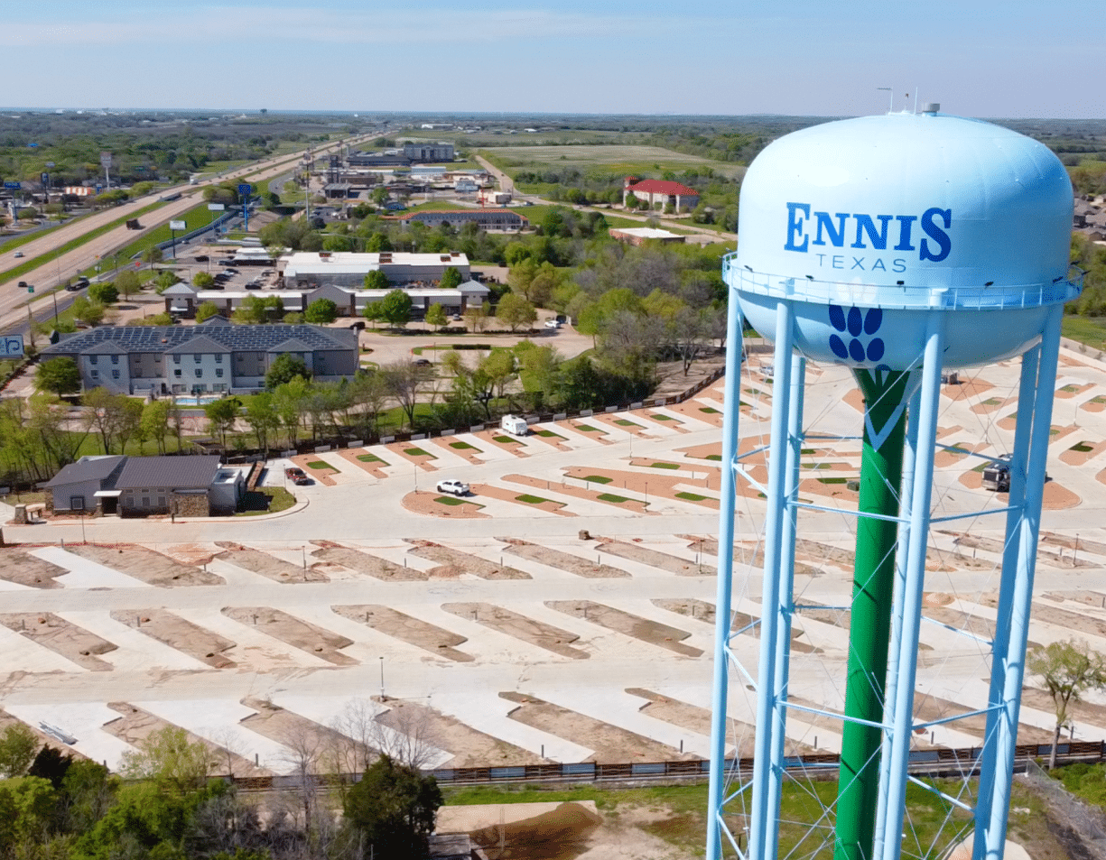 Ennis Luxury RV Resort - Ennis, Texas - glamping.directory