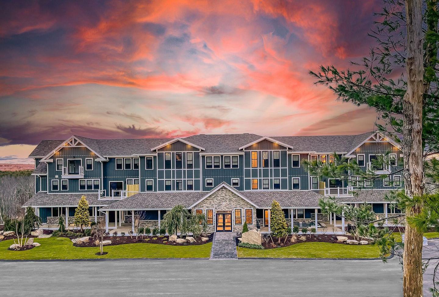 Hilltop Lodge - The Preserve Resort & Spa - Richmond, Rhode Island - glamping.directory