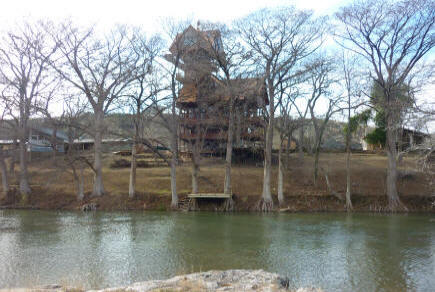 Treehouse Lodge - New Braunfels, Texas - glamping.directory