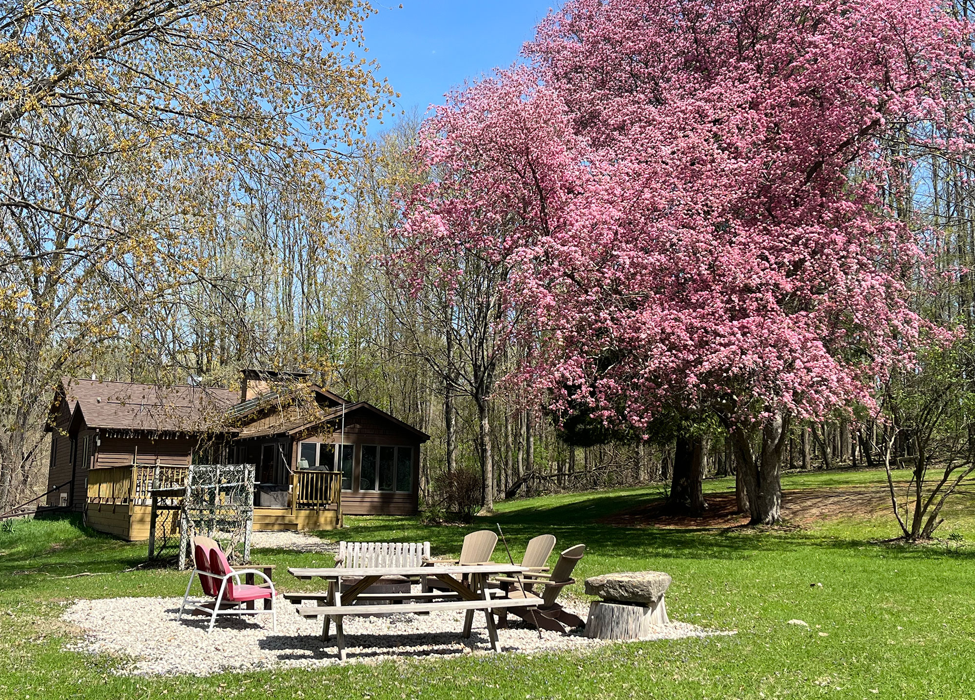 Grumpsters Log Cabins - McGregor, Iowa - glamping.directory