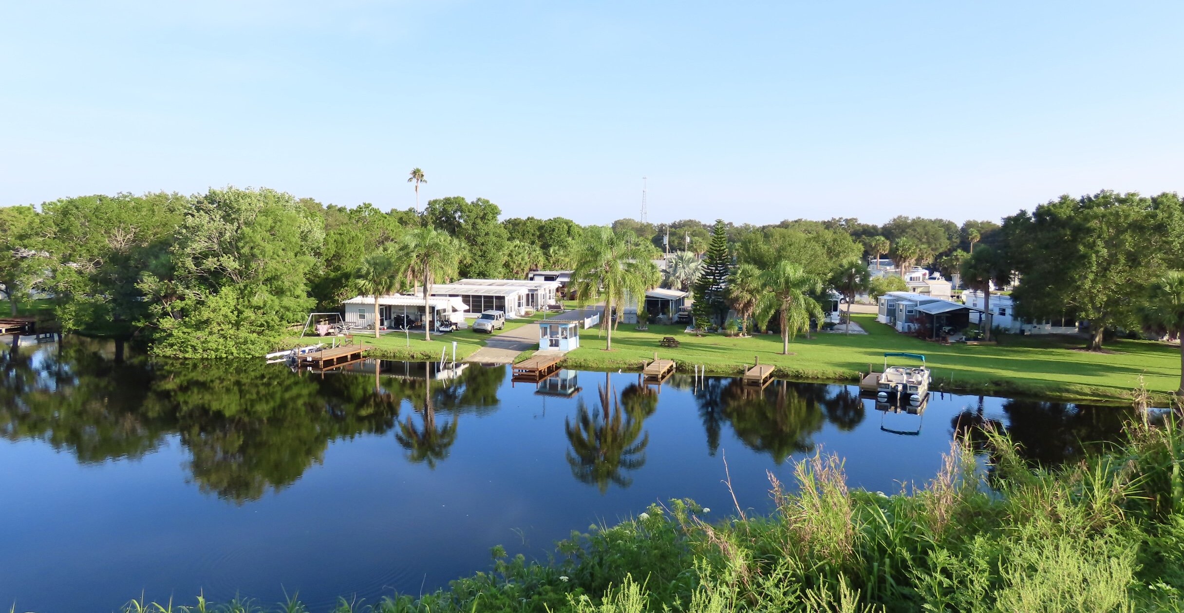 Aruba RV Resort - Moore Haven, Florida - glamping.directory