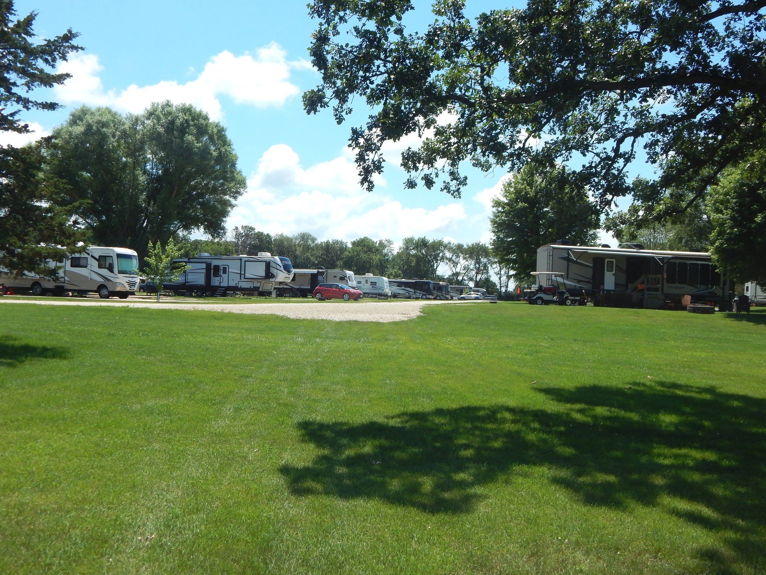 Lakeshore RV Resort & Campground - Oelwein, Iowa - glamping.directory