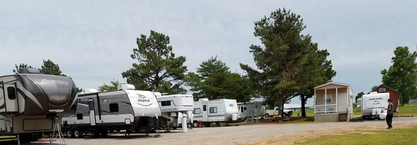 Red's Rockin RV Park - Wellston, Oklahoma - glamping.directory