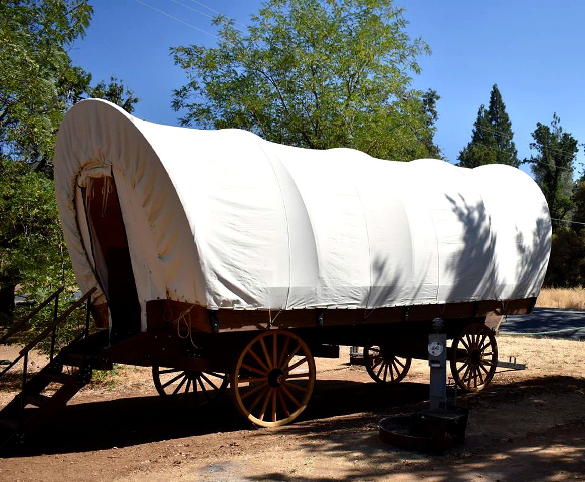 Four-Person Conestoga Wagons for Glamping Getaway near Yosemite National Park, California - Groveland, California - glamping.directory
