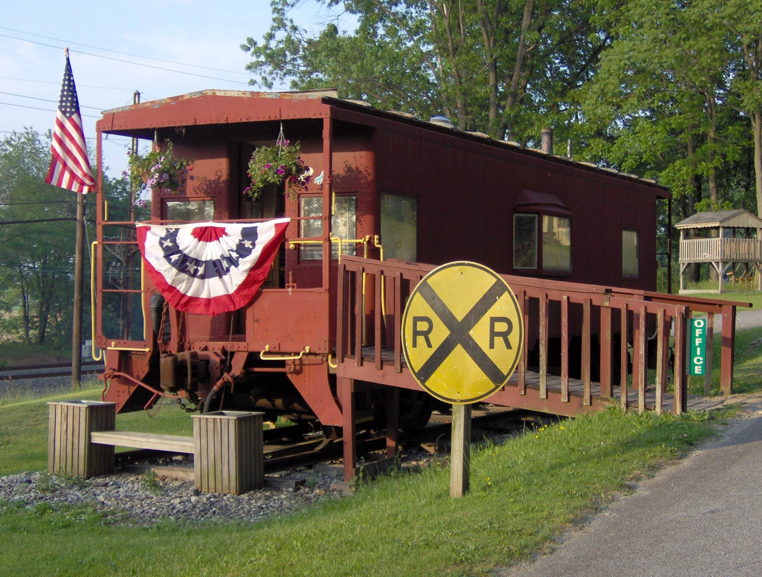 The Loose Caboose Campground - Kinzers, Pennsylvania - glamping.directory
