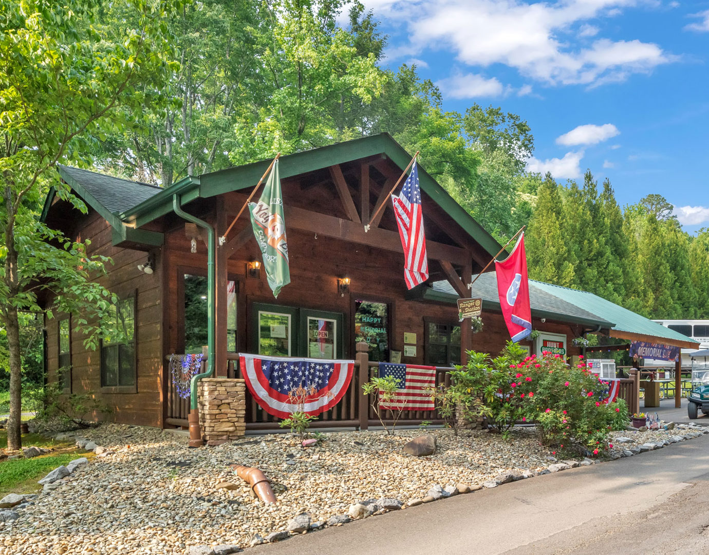 Bear Cove Village - Pigeon Forge, Tennessee - glamping.directory