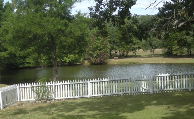 Puddin' Ridge - Greers Ferry, Arkansas - glamping.directory