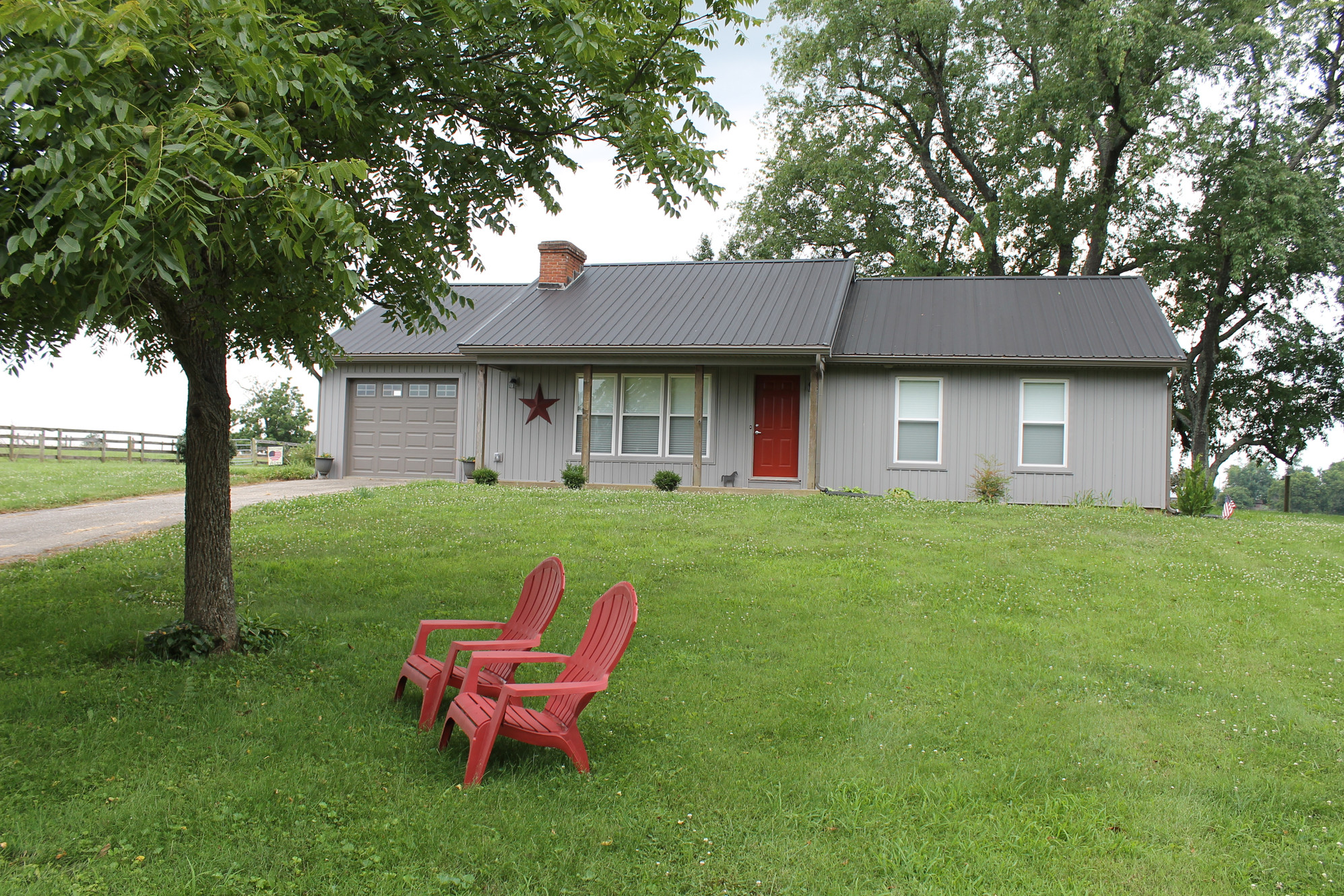 The Cabin at Elkhorn Ridge Farm - Midway, Kentucky - glamping.directory