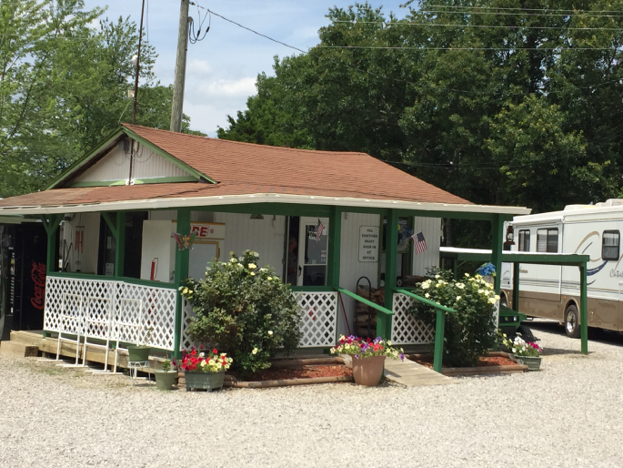Singing Hills RV Park - Cave City, Kentucky - glamping.directory