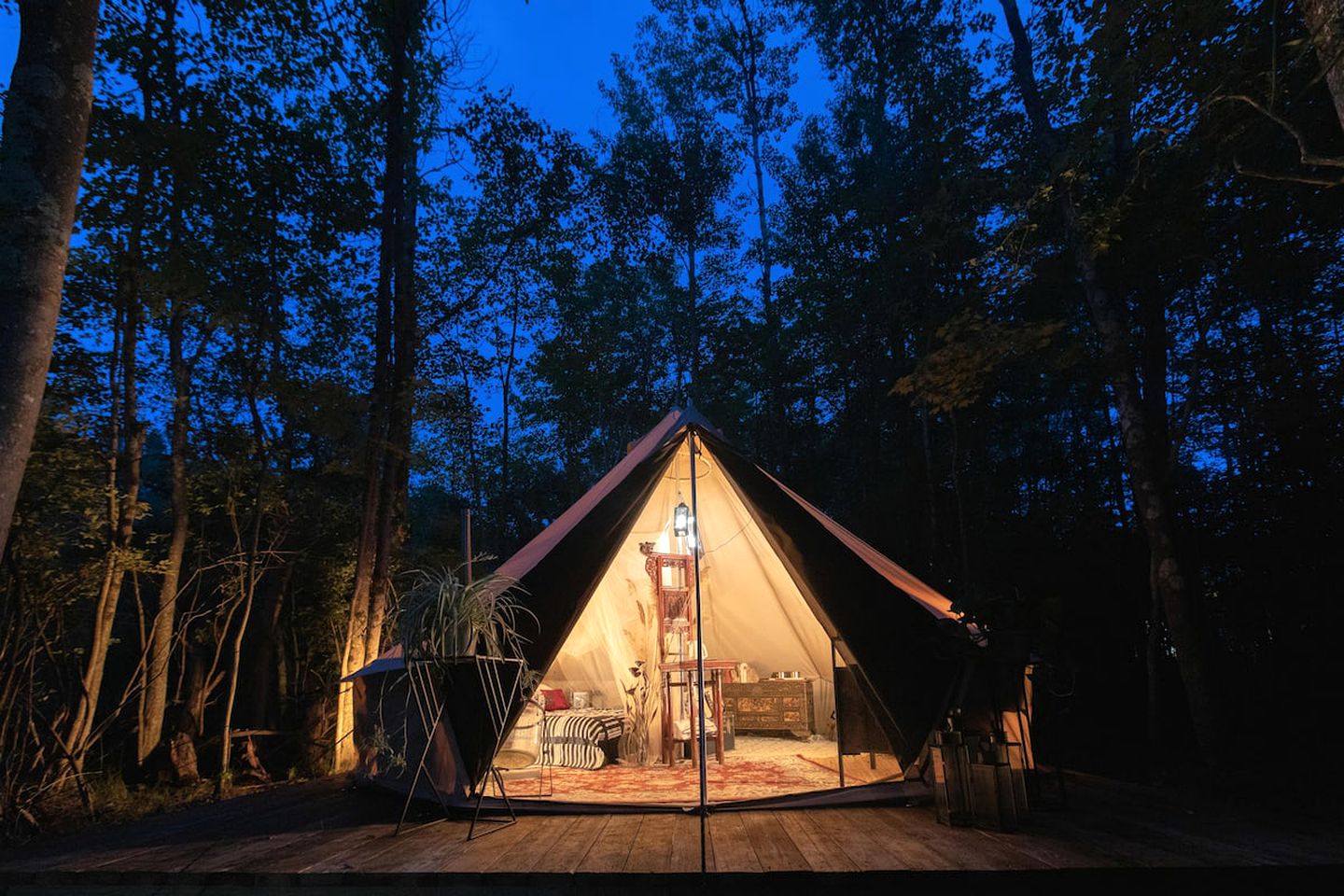 Chic Glamping Tent for Waterfront Camping, New York - Fallsburg, New York - glamping.directory