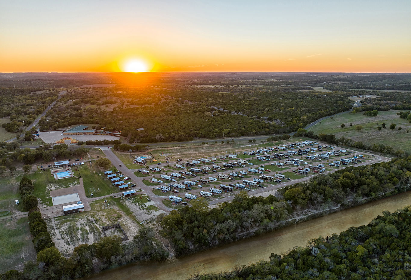 Dinosaur Valley RV Park - Glen Rose, Texas - glamping.directory