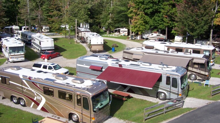 Evergreen Lake RV - Conneaut, Ohio - glamping.directory