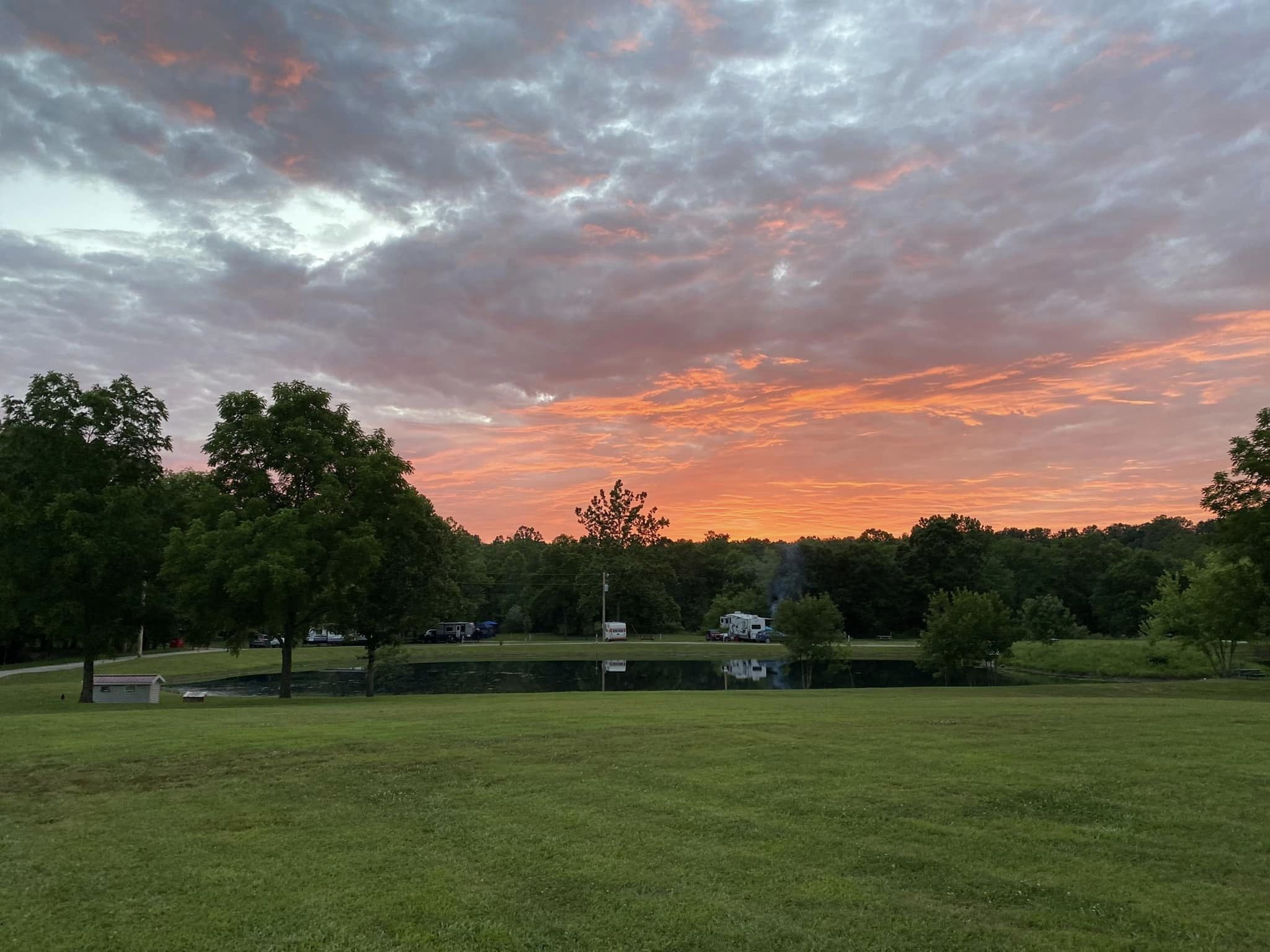 Froggy's River Resort - Richland, Missouri - glamping.directory