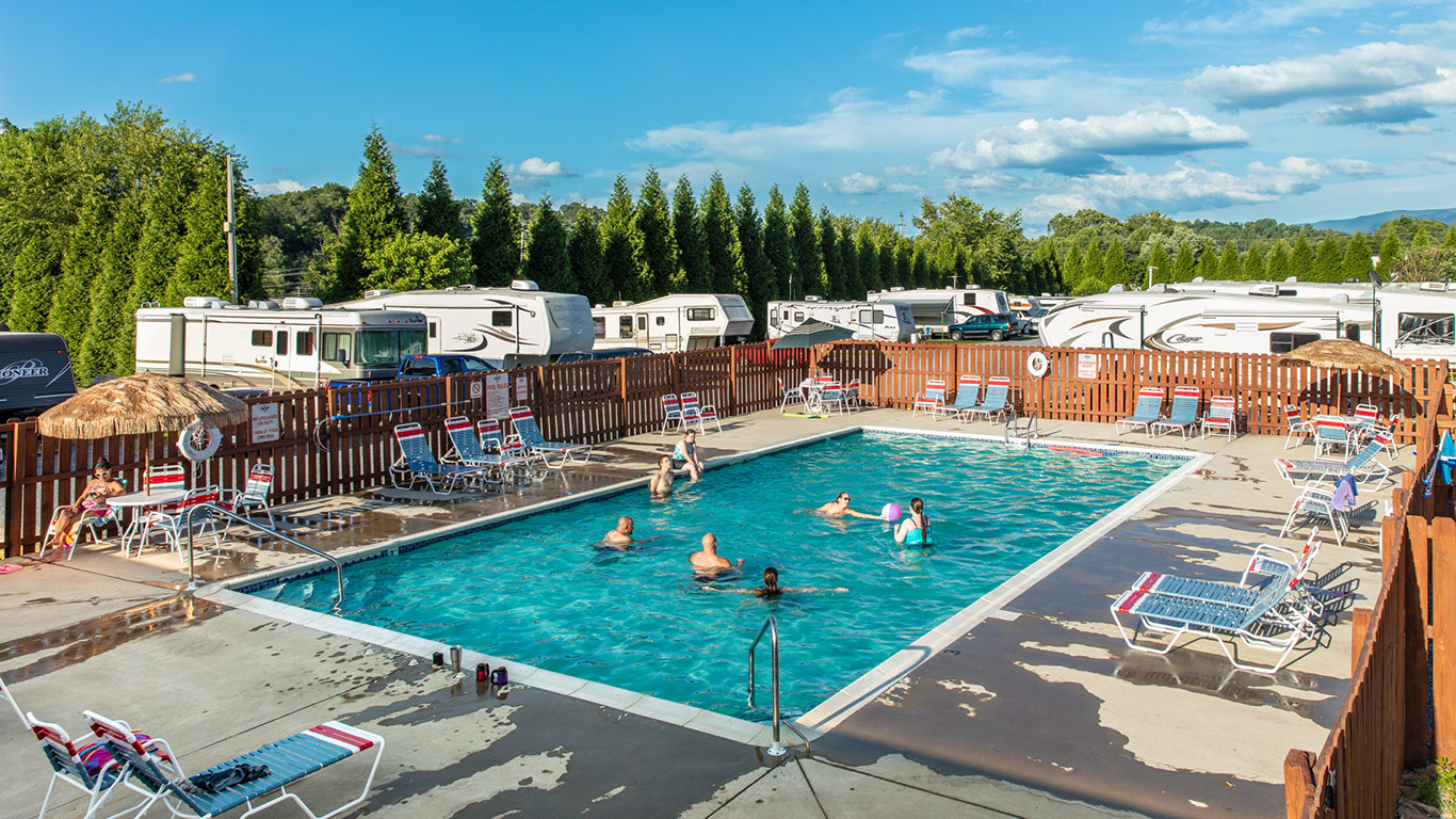 Lakeview RV Resort - Bluff City, Tennessee - glamping.directory