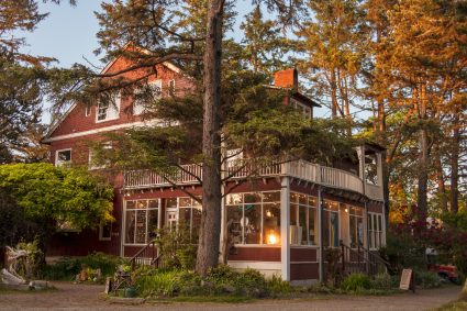 Sou'wester Historic Lodge & Vintage Travel Trailer Resort - Seaview, Washington - glamping.directory
