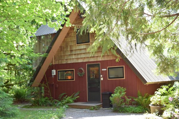 Whispering Waters cabin - Baring, Washington - glamping.directory