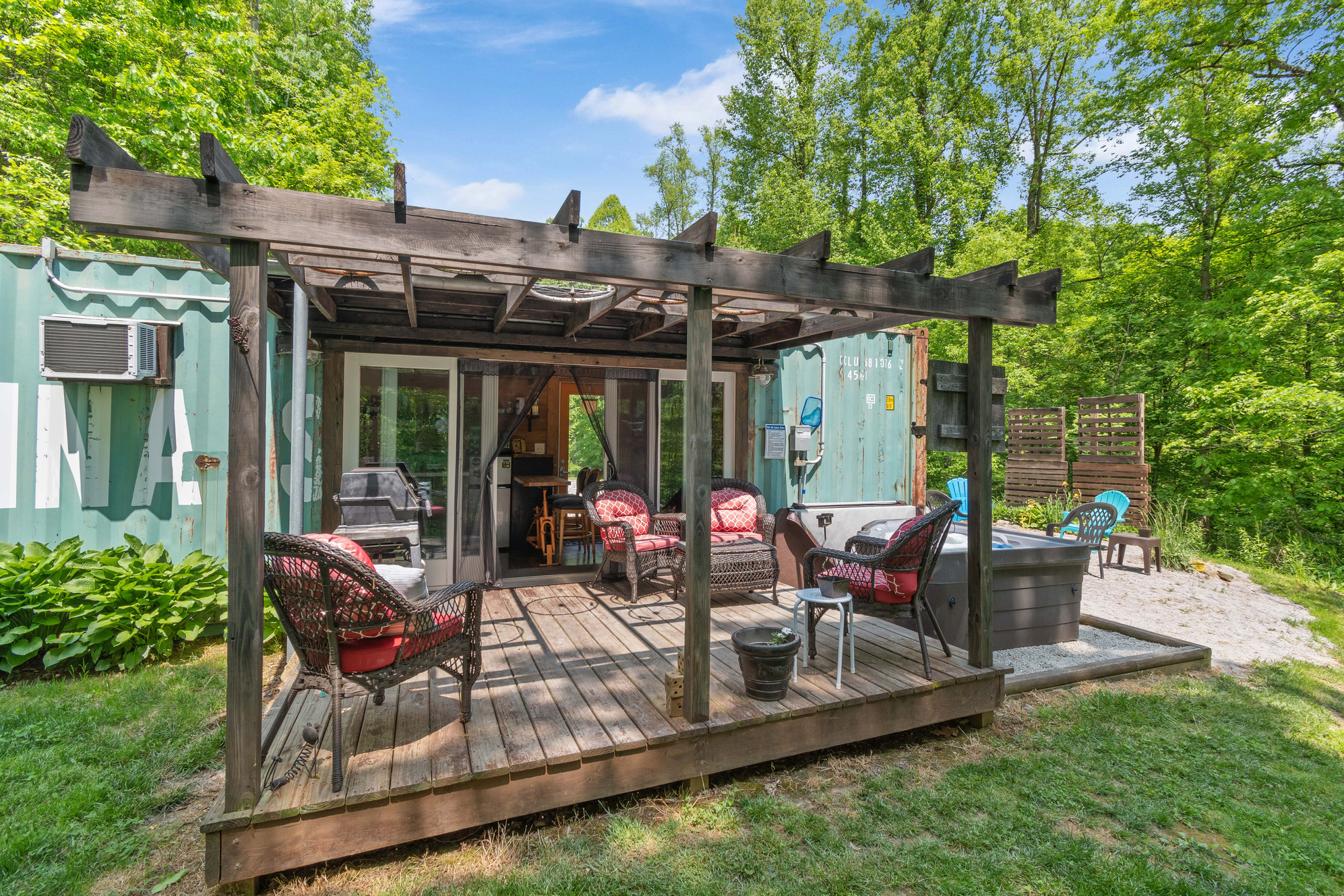 Riverside Hideout - Dover, Ohio - glamping.directory