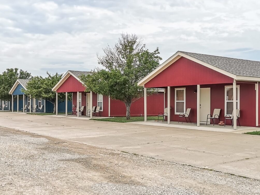 The Valley Cabins - Lacygne, Kansas - glamping.directory
