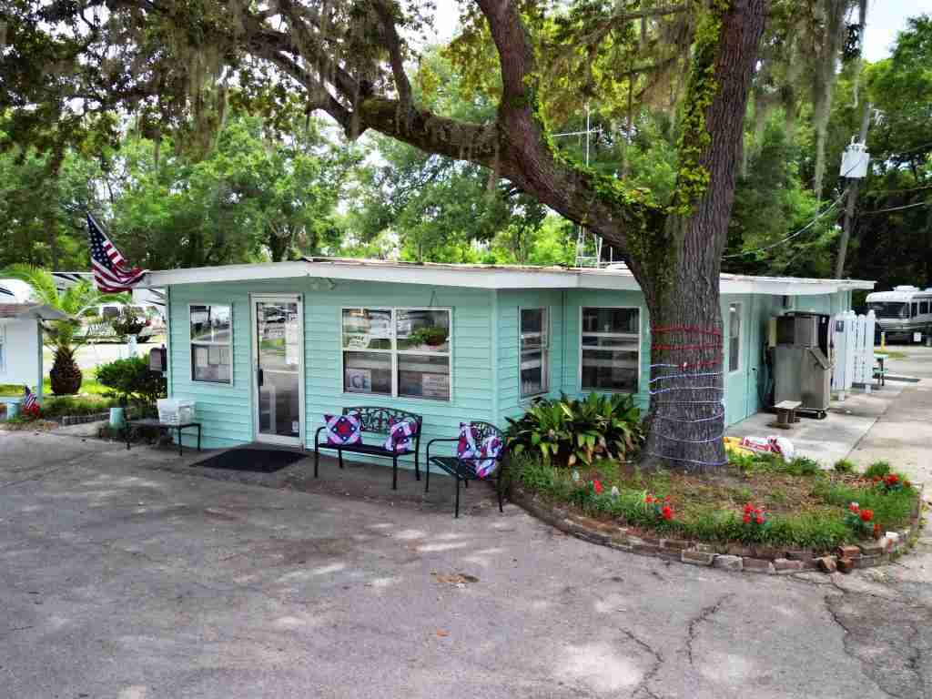 Baywood RV Park - Gulfport, Mississippi - glamping.directory